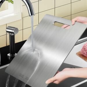 Tábua de corte em aço inox de 33 por 24 centímetros